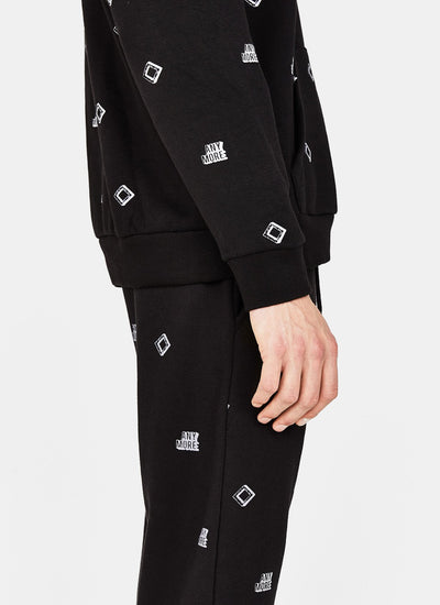 Sweatshirt and jogging trousers